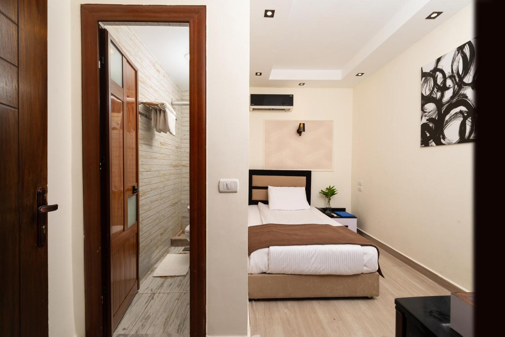 Hotel Capital 3*