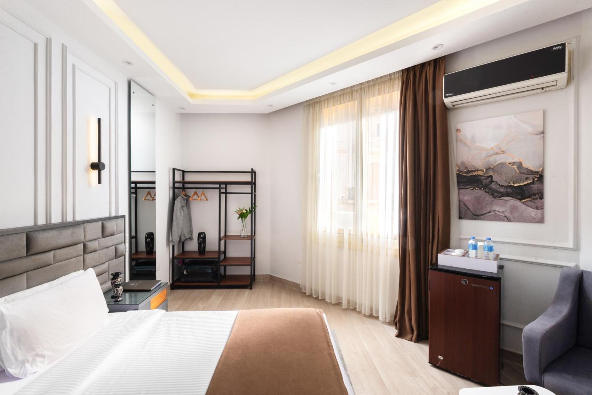 Capital 3*